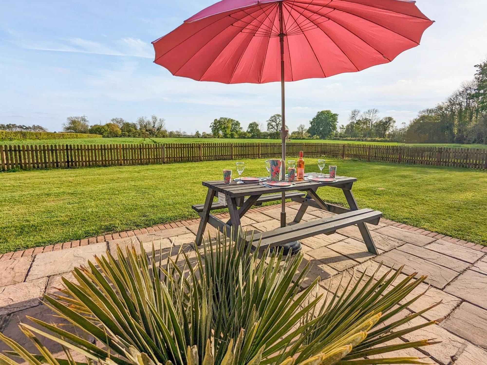 Highgrove Villa Gissing Bagian luar foto